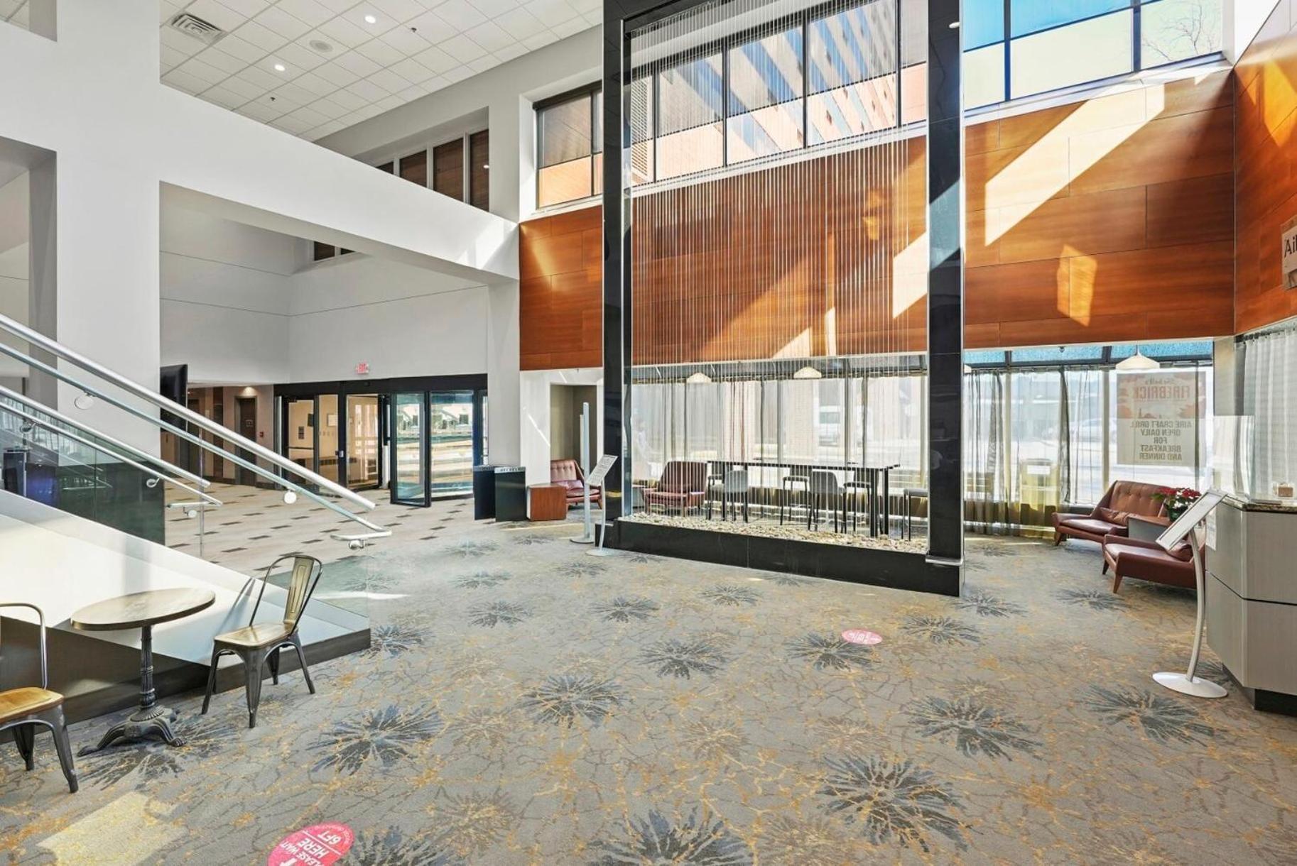 Crowne Plaza Suites Msp Airport - Mall Of America By Ihg Bloomington Exterior photo